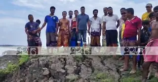 খোলপেটুয়া নদীর বাঁধে ধস ও ফাটল; প্লাবনের ঝুঁকিতে দুই ইউনিয়ন